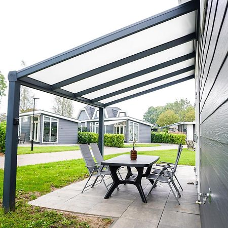 Vakantiehuis Met Vijverzicht Lathum Exteriör bild