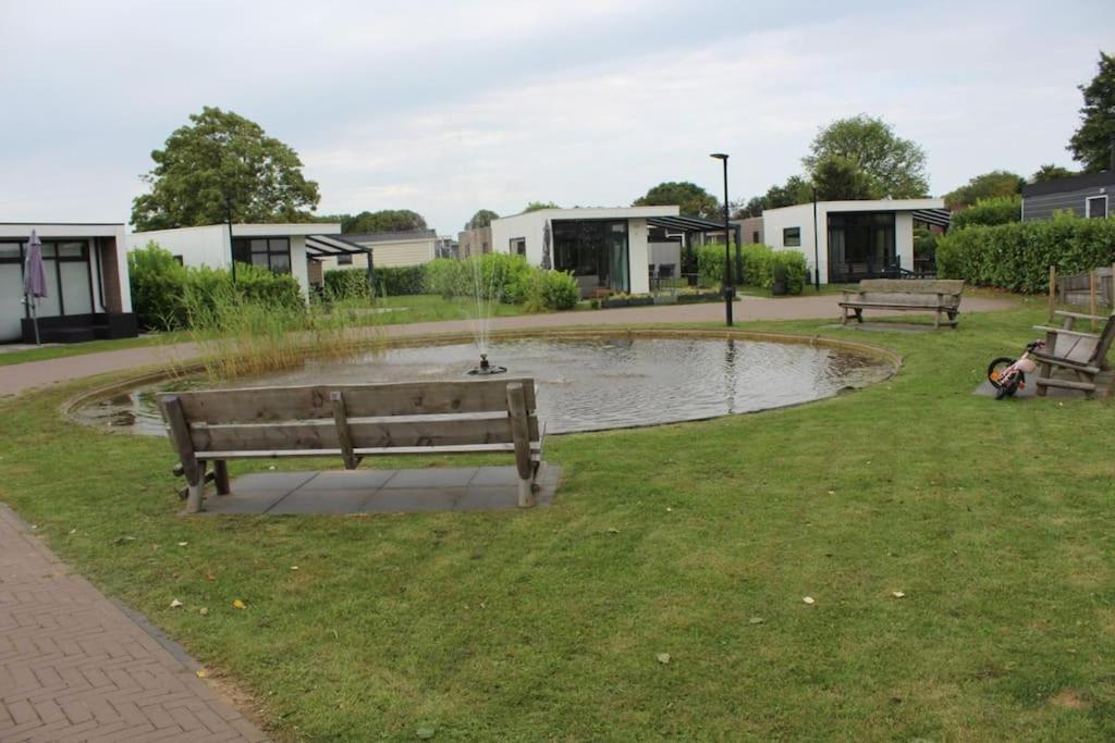 Vakantiehuis Met Vijverzicht Lathum Exteriör bild