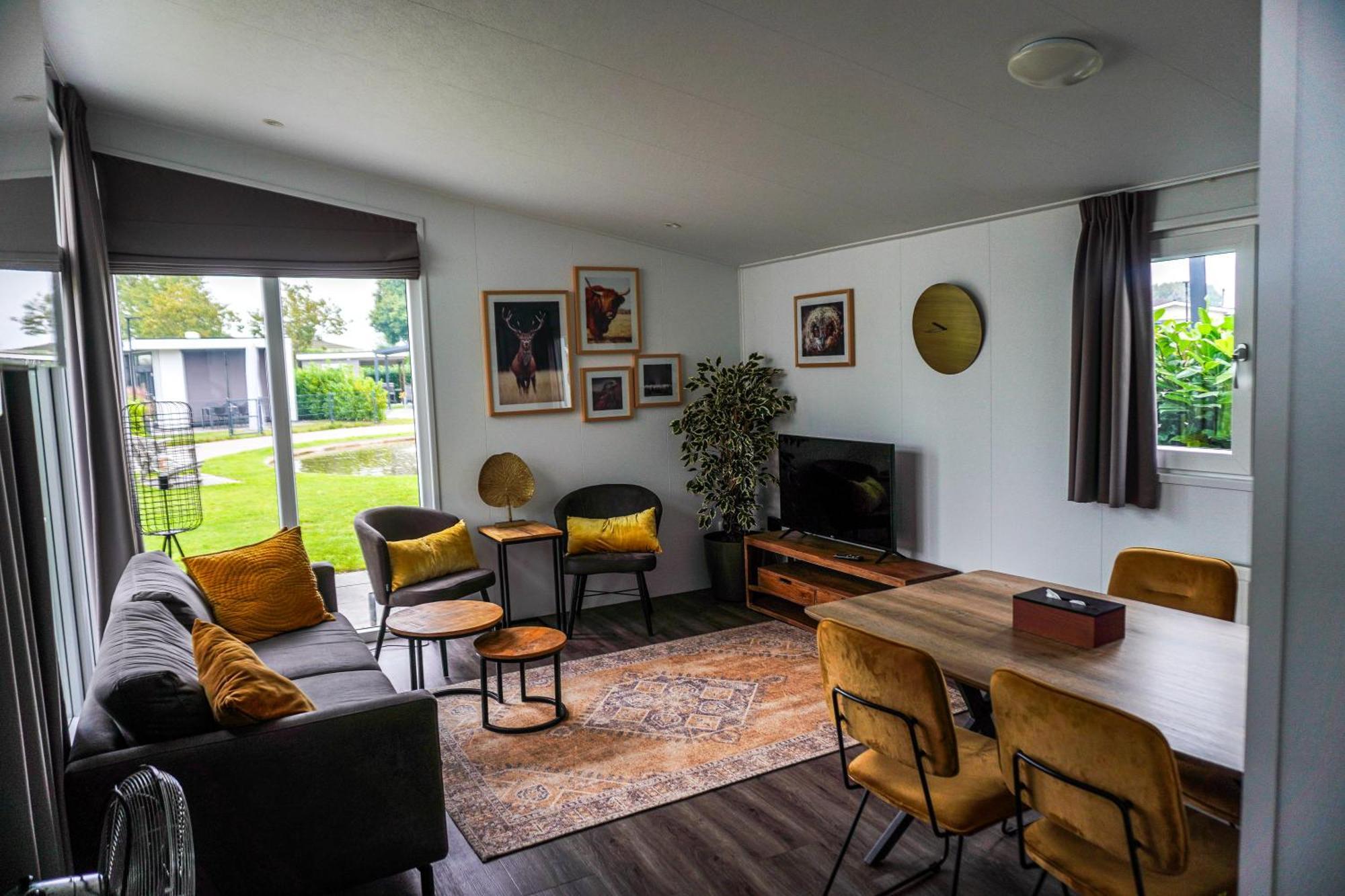 Vakantiehuis Met Vijverzicht Lathum Exteriör bild