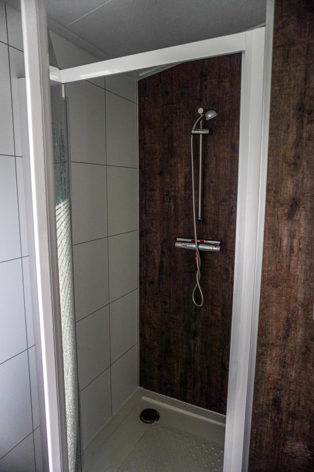 Vakantiehuis Met Vijverzicht Lathum Exteriör bild